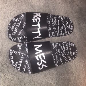 Erika Jayne Pretty Mess Size 6 Slides
